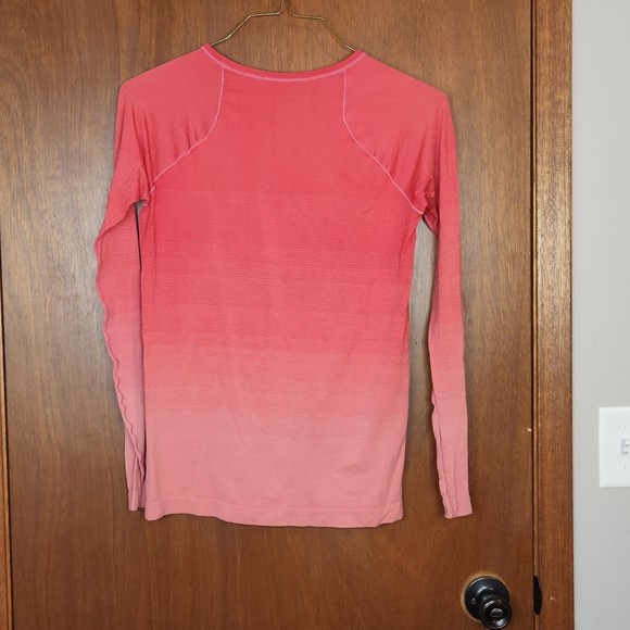 Brooks Athletic Long Sleeve Ombré Striped Sporty Shirt Size Medium - Picture 4 of 4